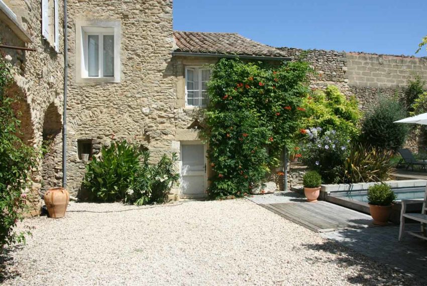 achat maison en pierre uzes