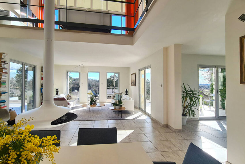 Elégante propriété contemporaine en position dominante