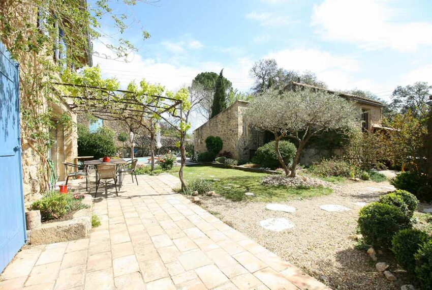 mas village uzes